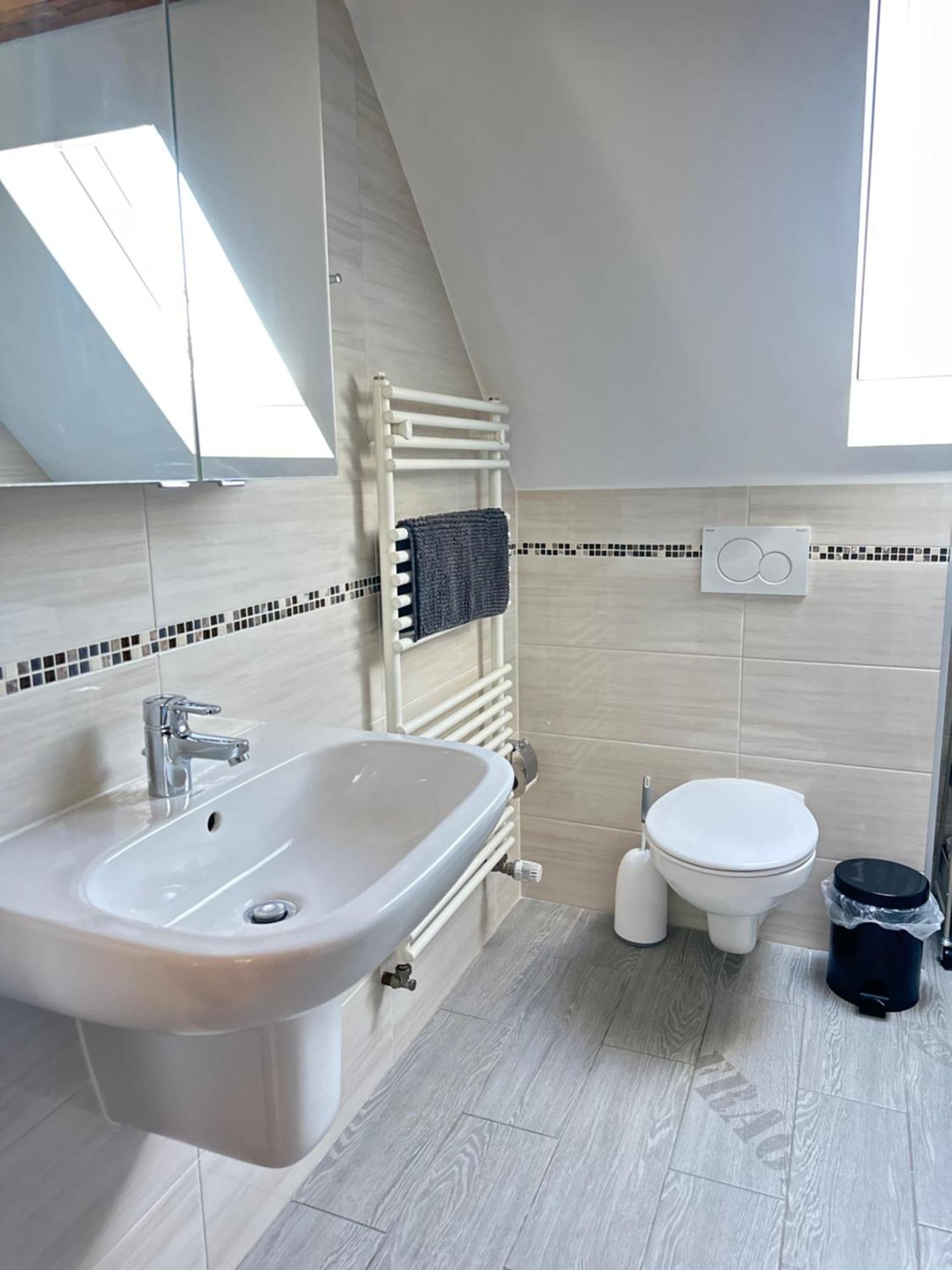 1 Zimmer Wohnung Dg Mit Klimaanlage Und Kleinen Balkon Oedheim ภายนอก รูปภาพ